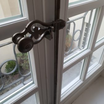 fermeture fenêtre crémone