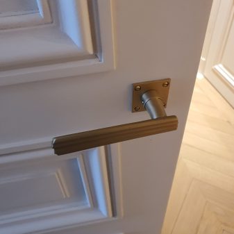 poignée stylisée axe menuiserie