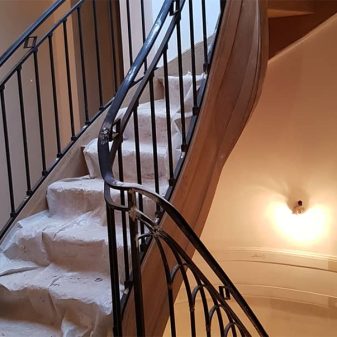 escalier-en-bois-sur-mesure-3-axe-menuiserie