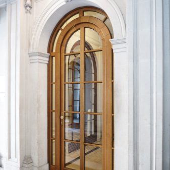porte d'entrée immeuble haussmannien paris